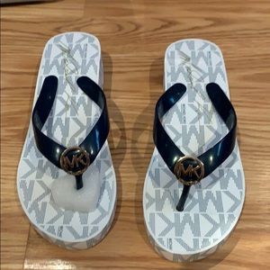 New Michael Kors white and navy wedged flip flops